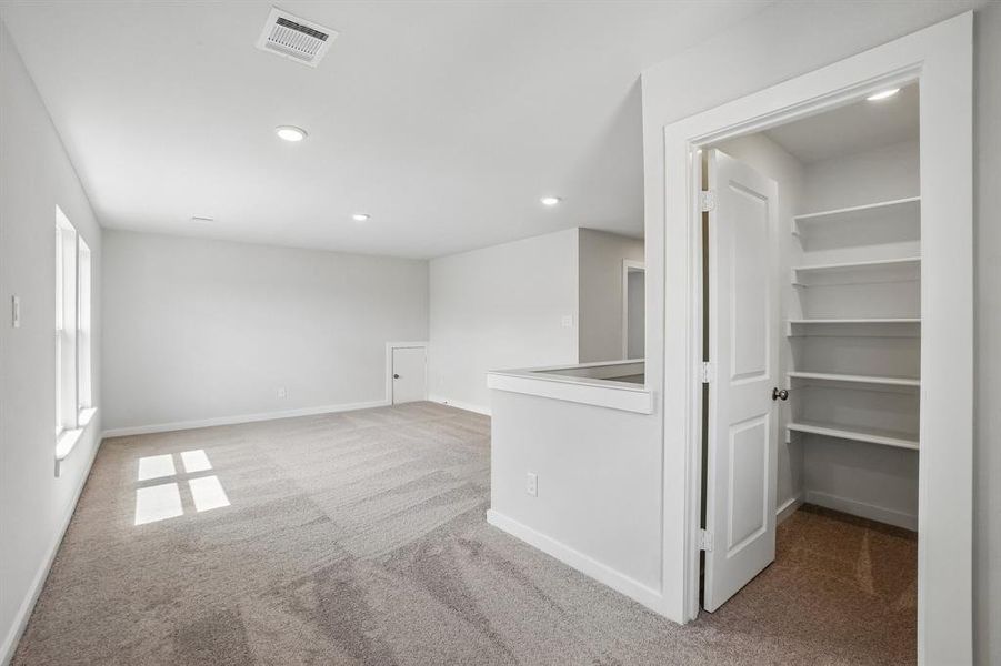 Spacious, unfurnished interior of a new home in Ambergrove, Royse City (Image 25).