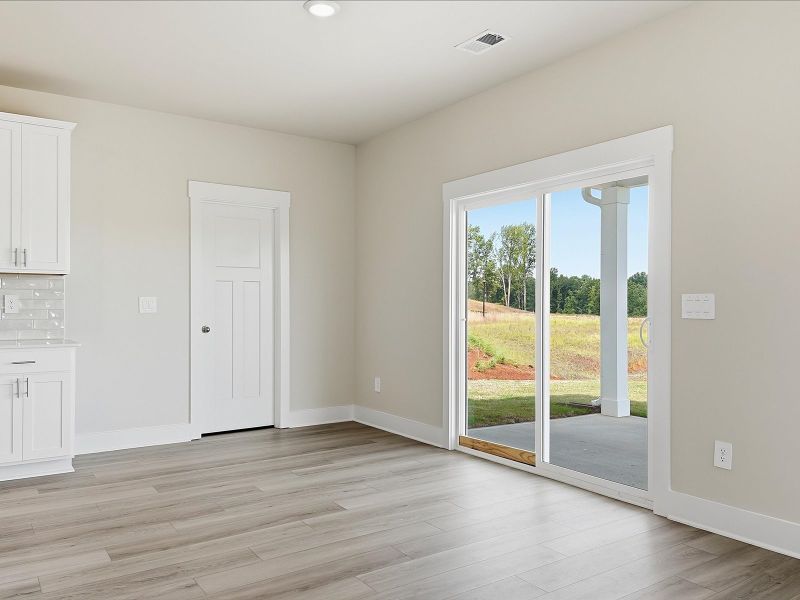Spacious, unfurnished interior of a new home in Ashby Woods, Boiling Springs (Image 13).