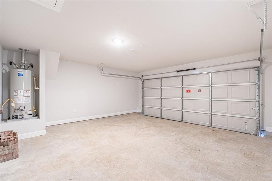 Spacious, unfurnished interior of a new home in Stonebrooke, Conroe (Image 12). Spacious, unfurnished interior of a new home in Stonebrooke, Conroe (Image 12).