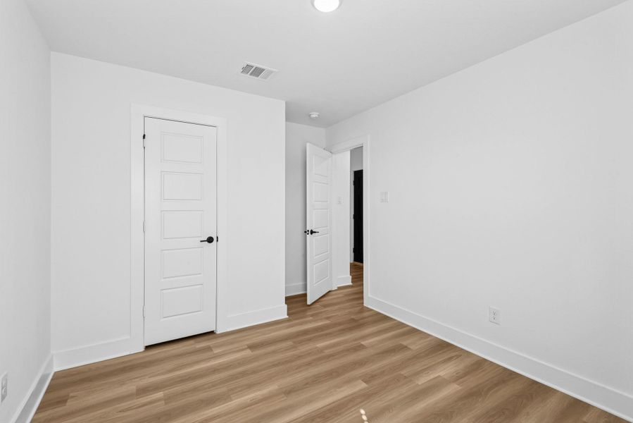 Spacious, unfurnished interior of a new home in Lago Mar, Santa Fe (Image 34).
