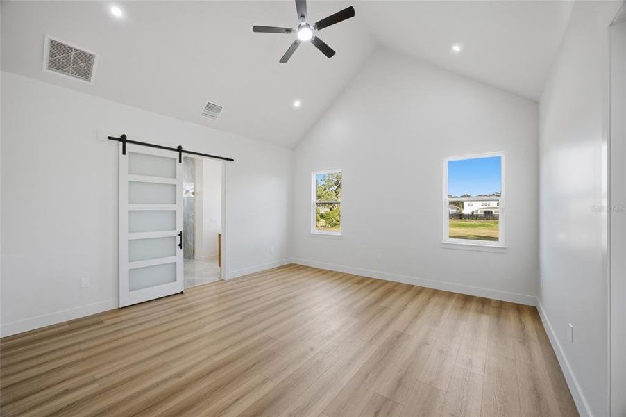 Spacious, unfurnished interior of a new home in , Plant City (Image 53).