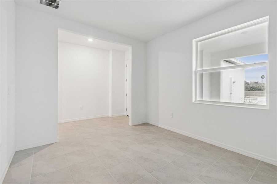 Spacious, unfurnished interior of a new home in Southpointe, Palmetto (Image 12).