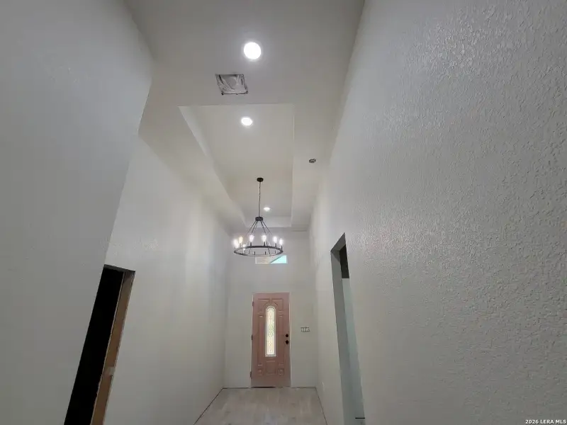 Spacious, unfurnished interior of a new home in , San Antonio (Image 27).