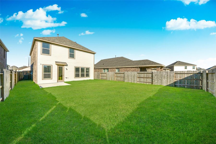 Exterior details and patio area of a home in Sunterra North, Katy (Image 27).
