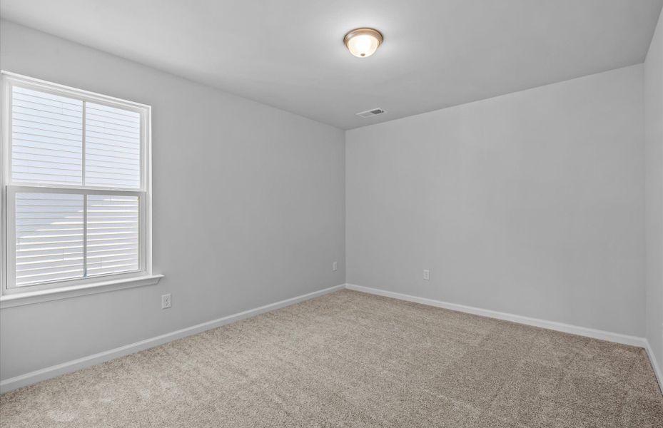 Spacious, unfurnished interior of a new home in Sparrow Creek, Boiling Springs (Image 24).