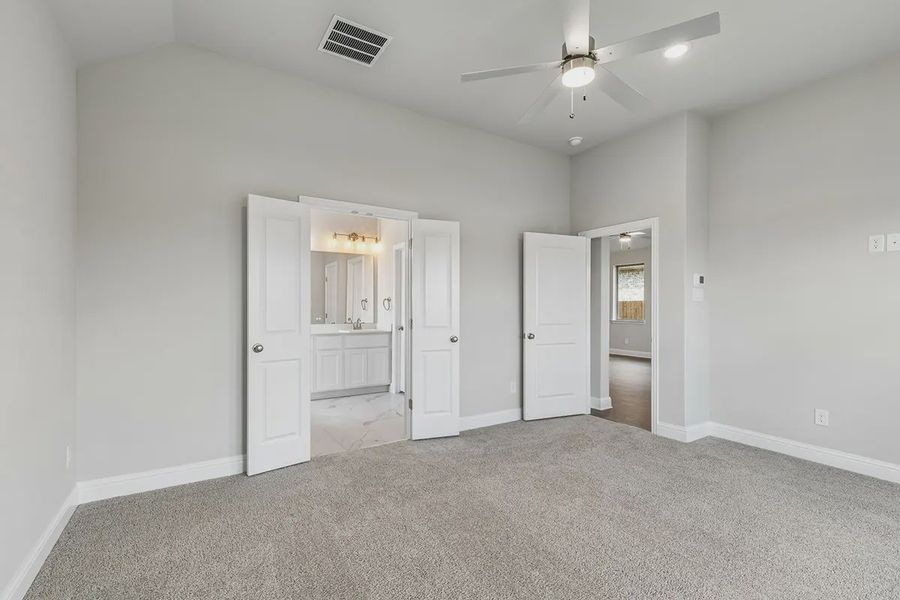 Spacious, unfurnished interior of a new home in Summer Crest, Fort Worth (Image 23).