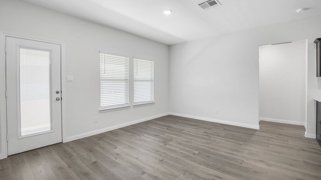 Spacious, unfurnished interior of a new home in Saddlebrook, Waxahachie (Image 20).