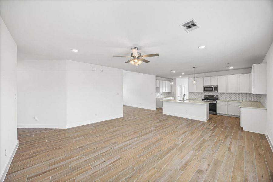 Spacious, unfurnished interior of a new home in River Ranch Meadows, Dayton (Image 22).