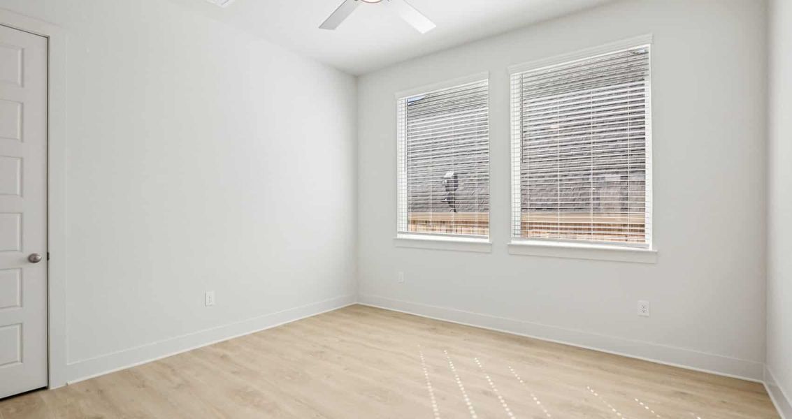 Spacious, unfurnished interior of a new home in Sunfield, Buda (Image 16).