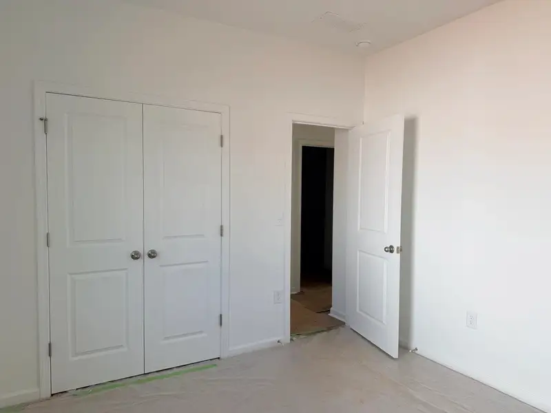 Spacious, unfurnished interior of a new home in Middleton Farms, Middlesex (Image 12).