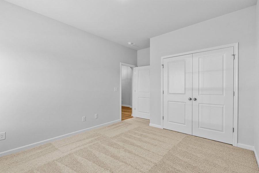 Spacious, unfurnished interior of a new home in Fieldstone, Lexington (Image 27).
