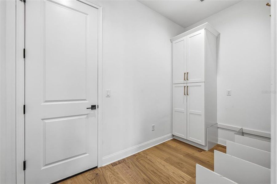 Spacious, unfurnished interior of a new home in , Tampa (Image 11).