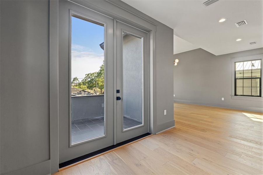 Spacious, unfurnished interior of a new home in , Tampa (Image 66).