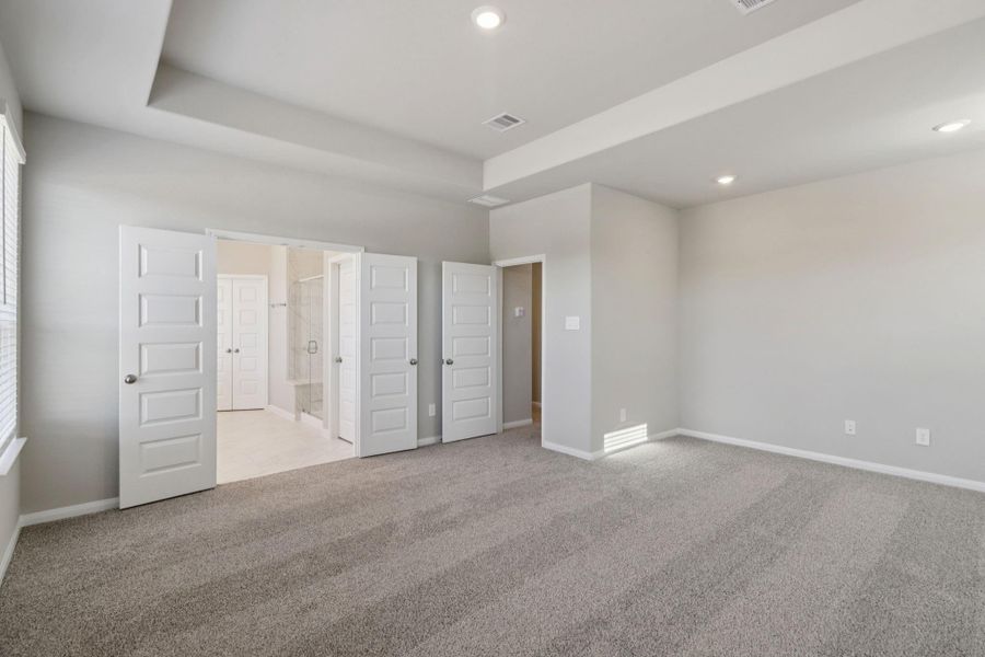 Spacious, unfurnished interior of a new home in Kemah Crossing - Luxe Series, Kemah (Image 23).