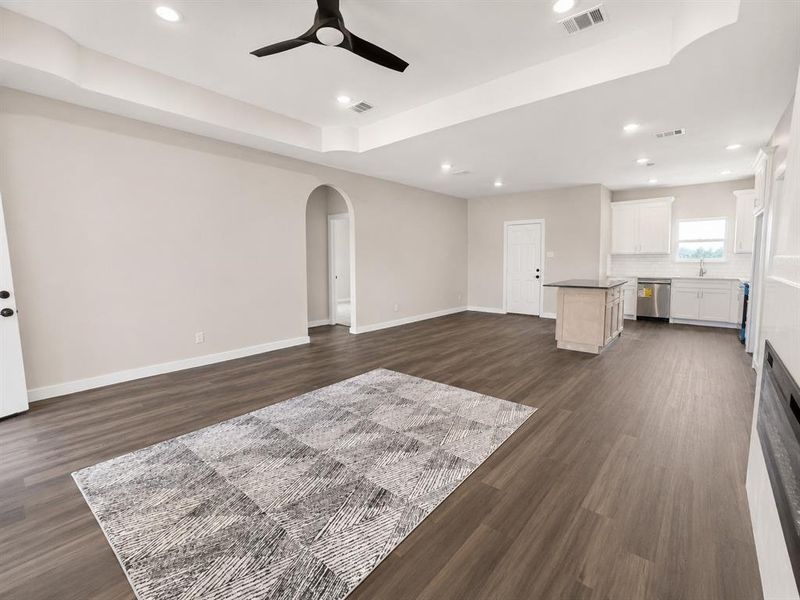 Spacious, unfurnished interior of a new home in , Alma (Image 26).