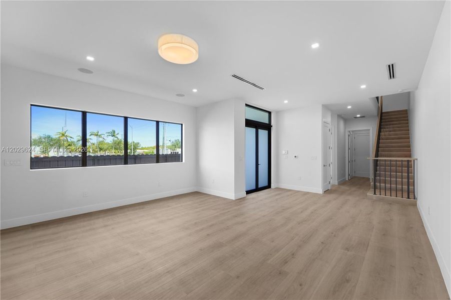 Spacious, unfurnished interior of a new home in , Miami (Image 48).