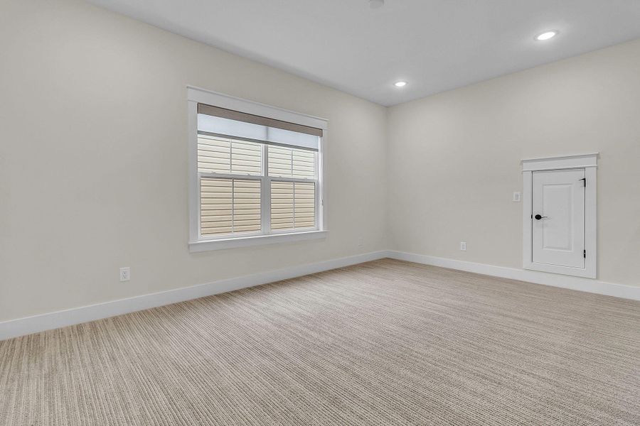 Spacious, unfurnished interior of a new home in , Summerville (Image 56).