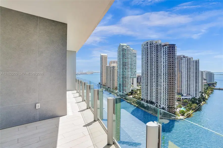 Condo located in Miami, FL showcasing its design and architecture (Image 3).