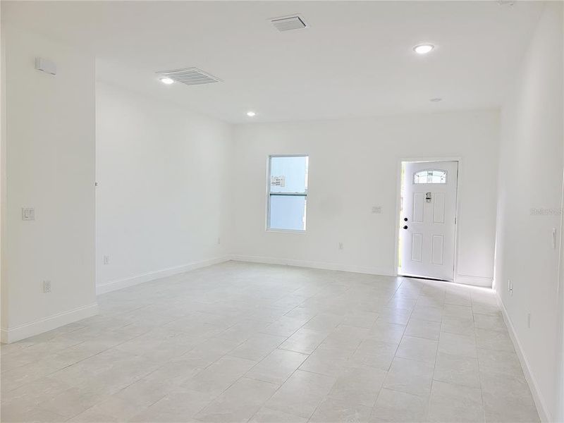 Spacious, unfurnished interior of a new home in , Palm Bay (Image 12).