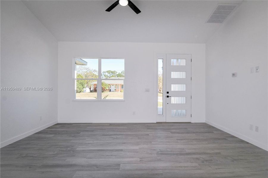 Spacious, unfurnished interior of a new home in , Sebring (Image 26).