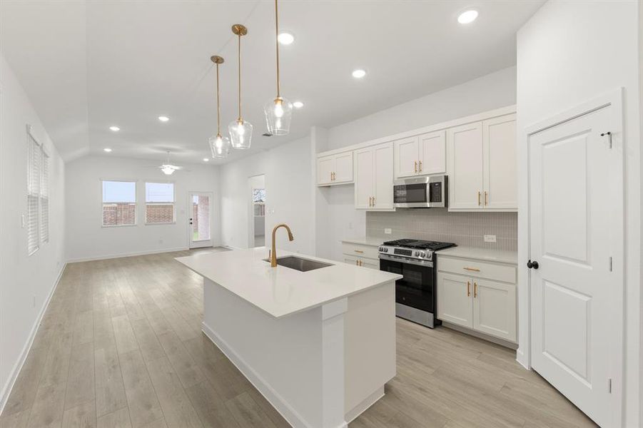 10. 5915 Laurel Lake - Kitchen (3)
