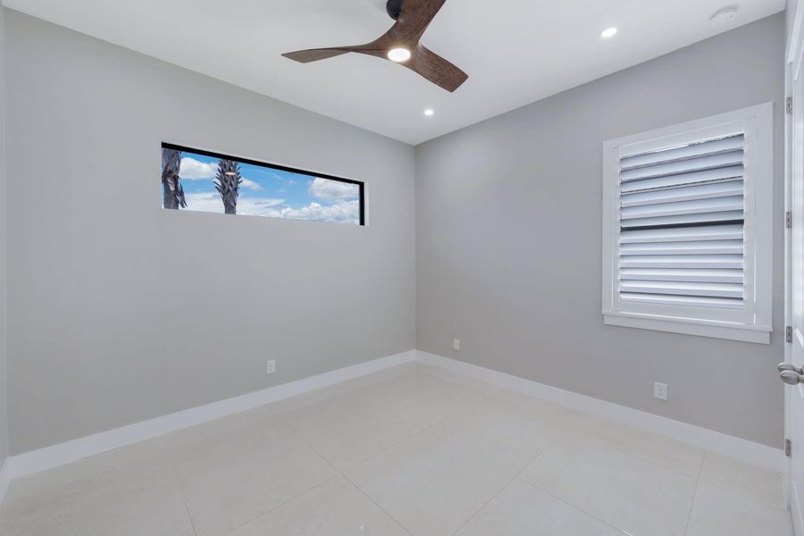Spacious, unfurnished interior of a new home in , Cape Coral (Image 31).