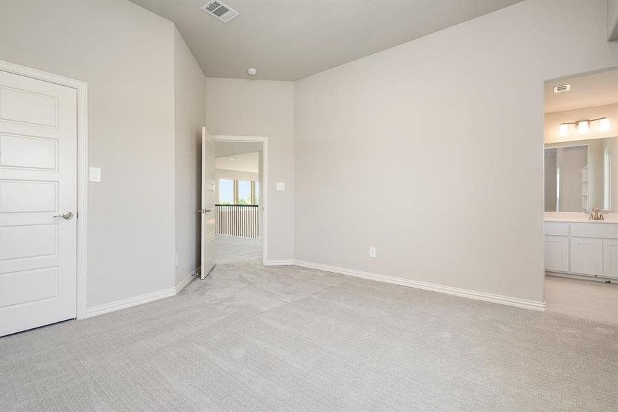Spacious, unfurnished interior of a new home in , Waxahachie (Image 28).