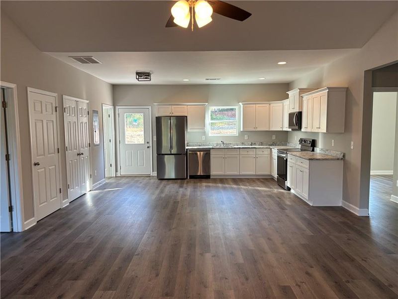 Spacious, unfurnished interior of a new home in , Dahlonega (Image 10).