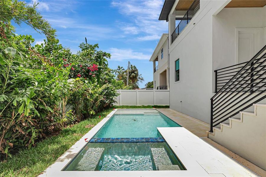 Exterior details and patio area of a home in , Tampa (Image 31).