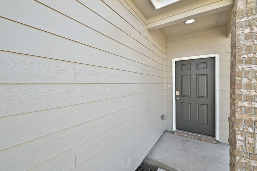 Exterior details and patio area of a home in Stoney Chase, Del Valle (Image 3). Exterior details and patio area of a home in Stoney Chase, Del Valle (Image 3).