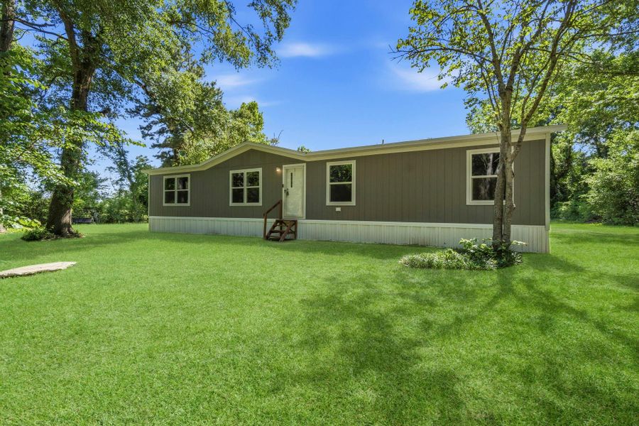 Exterior details and patio area of a home in , Livingston (Image 14).