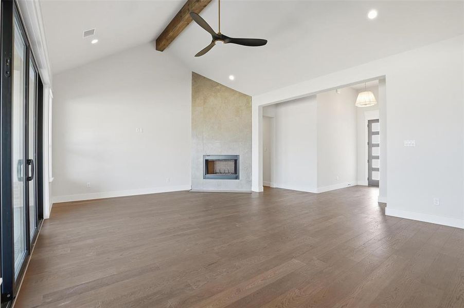 Spacious, unfurnished interior of a new home in Aledo Heights - Aledo ISD, Aledo (Image 25).