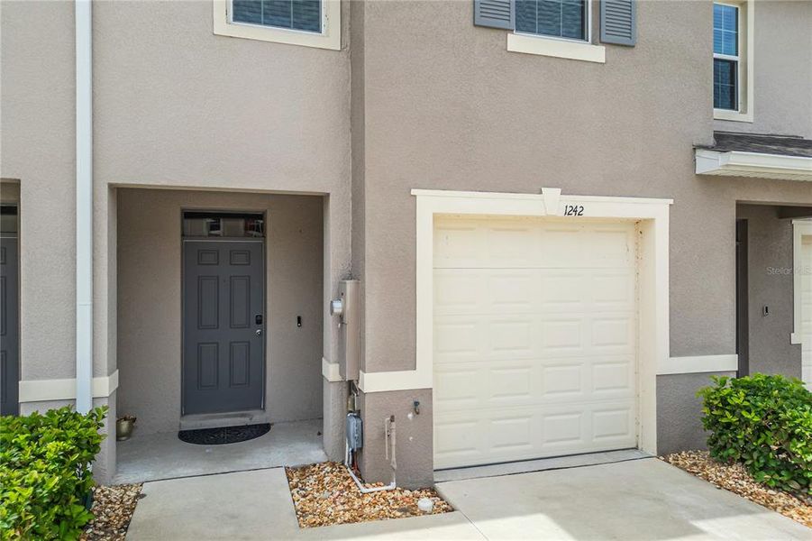 Exterior details and patio area of a home in , Howey-in-the-Hills (Image 23).