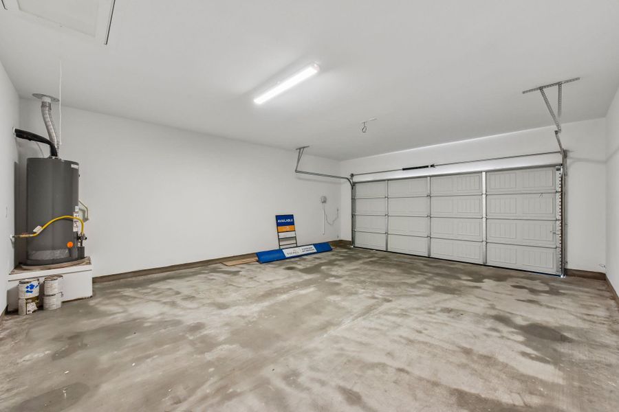 Spacious, unfurnished interior of a new home in Parkton Square, Kyle (Image 36).