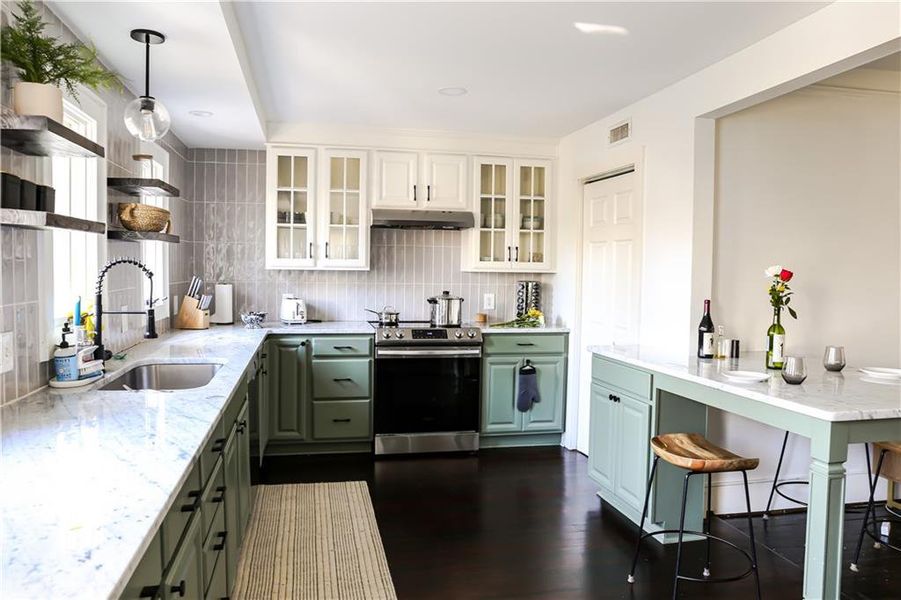 Furnished interior view inside a new home in , Atlanta (Image 13).