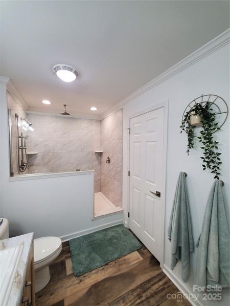 Furnished interior view inside a new home in , Olin (Image 14).