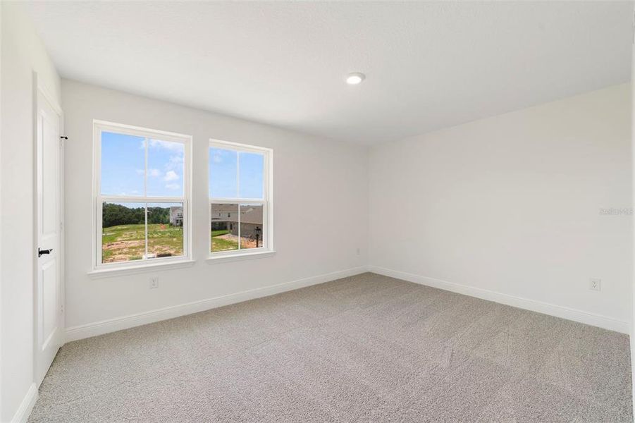 Spacious, unfurnished interior of a new home in Vintner Reserve, Clermont (Image 24).