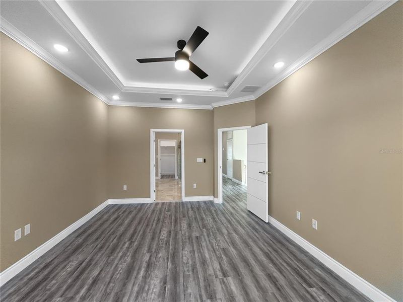 Spacious, unfurnished interior of a new home in , Davenport (Image 29).
