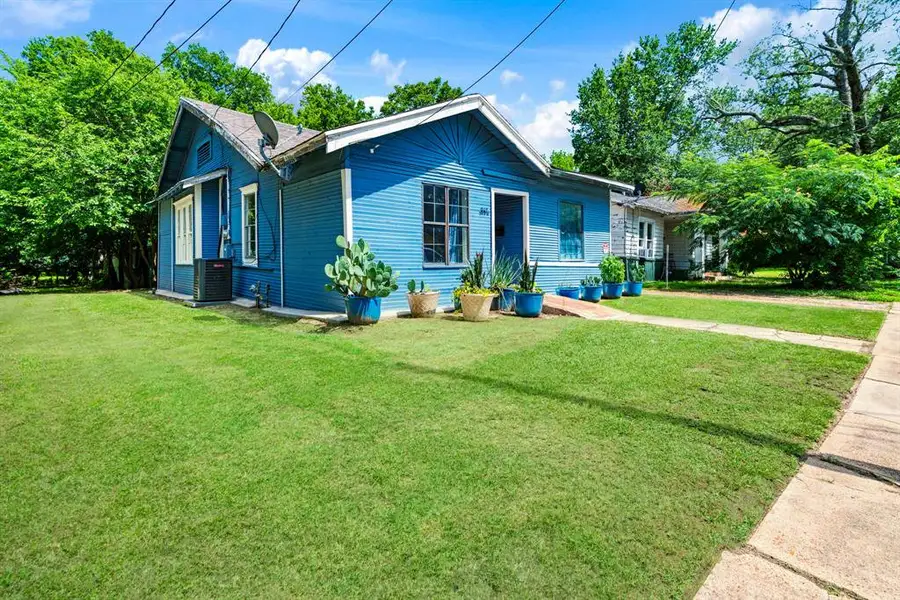 Front exterior of a new home in , Paris, TX, highlighting curb appeal (Image 1). Front exterior of a new home in , Paris, TX, highlighting curb appeal (Image 1).