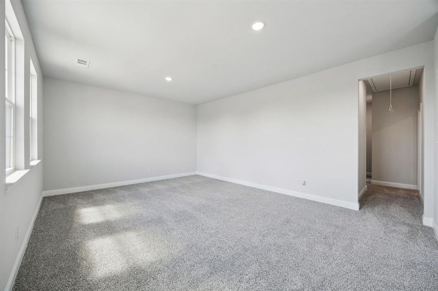 Spacious, unfurnished interior of a new home in Santorini, Seagoville (Image 15).
