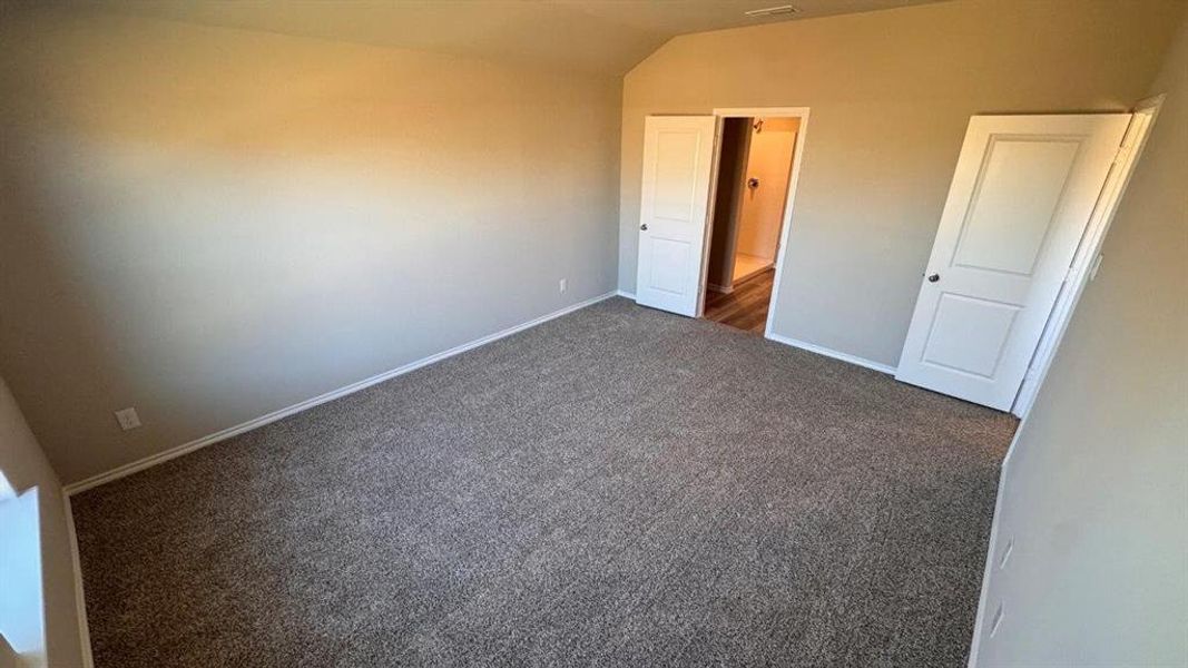 Spacious, unfurnished interior of a new home in Meadowbrook Estates, Cleburne (Image 10).