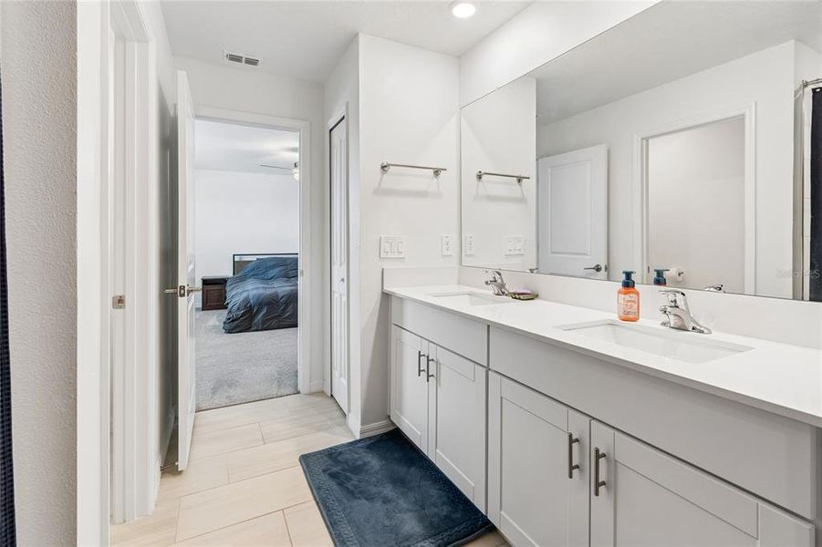 Furnished interior view inside a new home in , Land O' Lakes (Image 34).