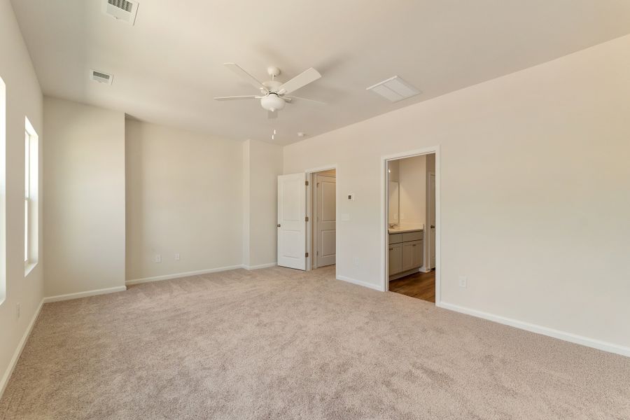 Spacious, unfurnished interior of a new home in Edwards Station, Taylors (Image 20).