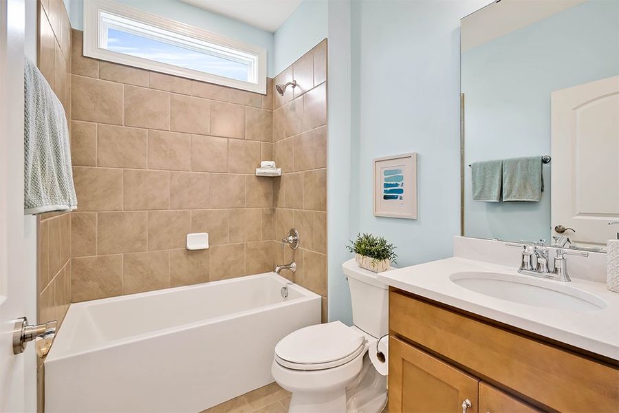 Charleston Harbor, Guest Bathroom