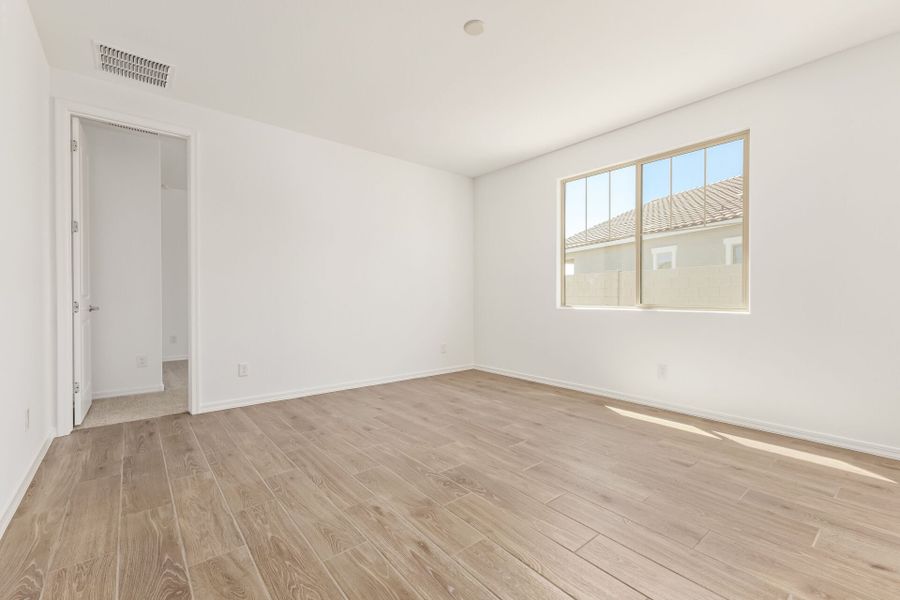 Spacious, unfurnished interior of a new home in Las Ventanas, Goodyear (Image 15).