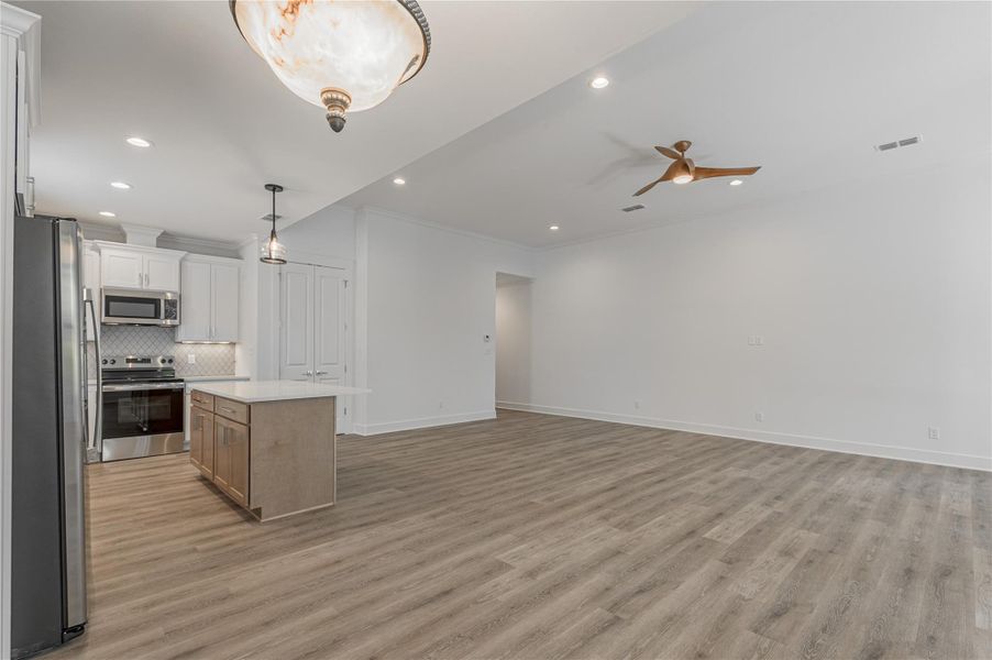 Spacious, unfurnished interior of a new home in , Nacogdoches (Image 38).