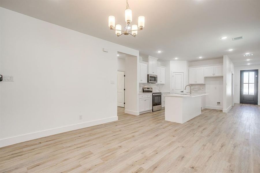 Spacious, unfurnished interior of a new home in , Fort Worth (Image 19).