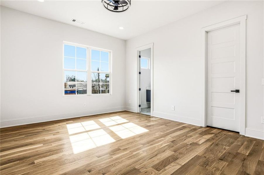 Spacious, unfurnished interior of a new home in , Atlanta (Image 19).