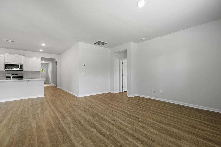 Spacious, unfurnished interior of a new home in Pineview North, Summerville (Image 14).