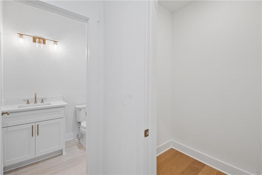Spacious, unfurnished interior of a new home in , Alpharetta (Image 26).
